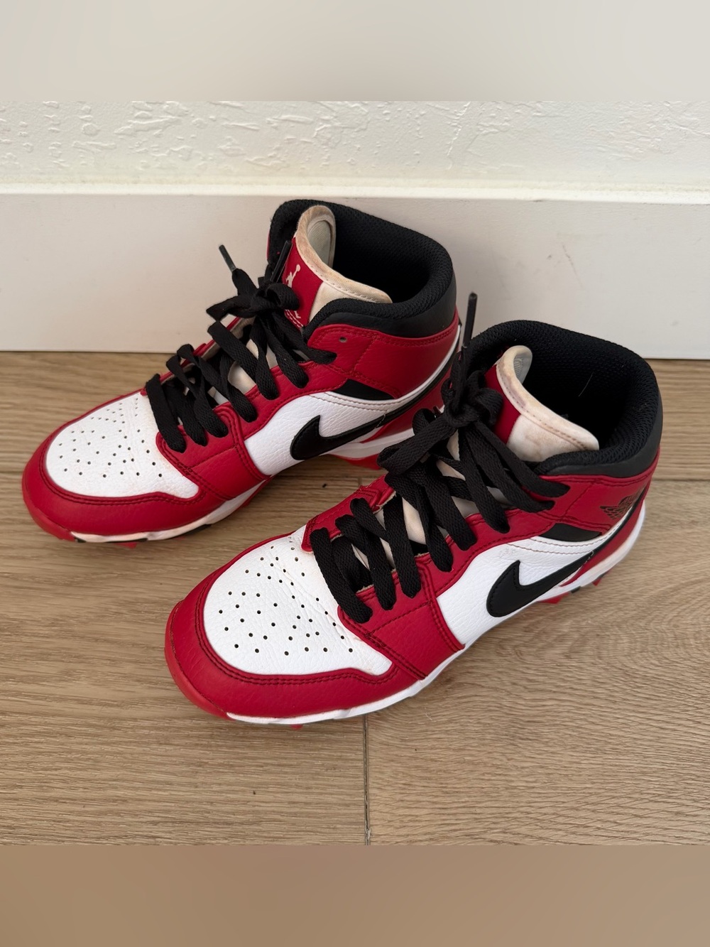 Nike Kids Air Jordan 1 Mid "Chicago” Cleats - 3Y